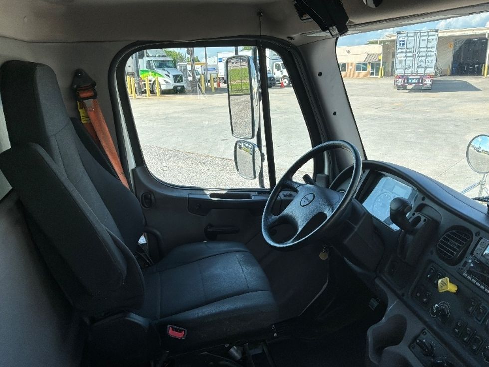 Medium Duty Box Truck-Light and Medium Duty Trucks-Freightliner-2022-M2-Montgomery-AL-111,854\n\t\tmiles-$ 66,750 - Image 22