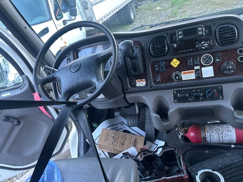 Medium Duty Box Truck-Light and Medium Duty Trucks-Freightliner-2022-M2-Montgomery-NY-136,793\n\t\tmiles-$ 14,500 - Image 18