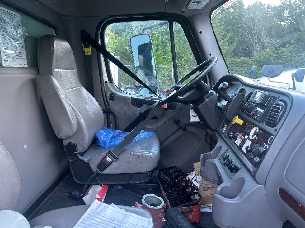 Medium Duty Box Truck-Light and Medium Duty Trucks-Freightliner-2022-M2-Montgomery-NY-136,793\n\t\tmiles-$ 14,500 - Image 22