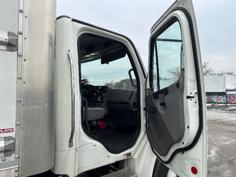 Medium Duty Box Truck-Light and Medium Duty Trucks-Freightliner-2022-M2-Montgomery-NY-155,558\n\t\tmiles-$ 52,750 - Image 20