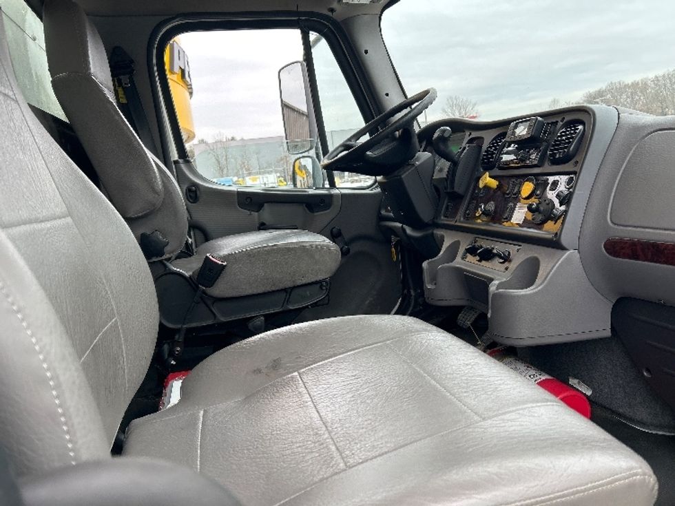 Medium Duty Box Truck-Light and Medium Duty Trucks-Freightliner-2022-M2-Montgomery-NY-155,558\n\t\tmiles-$ 52,750 - Image 22