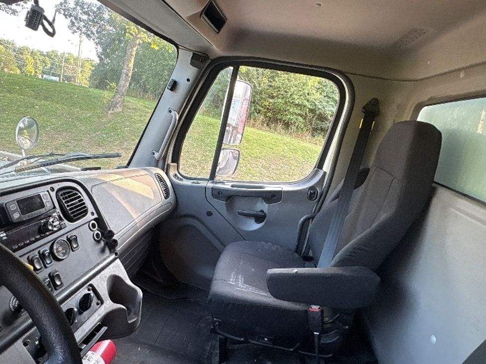 Medium Duty Box Truck-Light and Medium Duty Trucks-Freightliner-2022-M2-Montgomery-NY-177,338\n\t\tmiles-$ 48,000 - Image 19