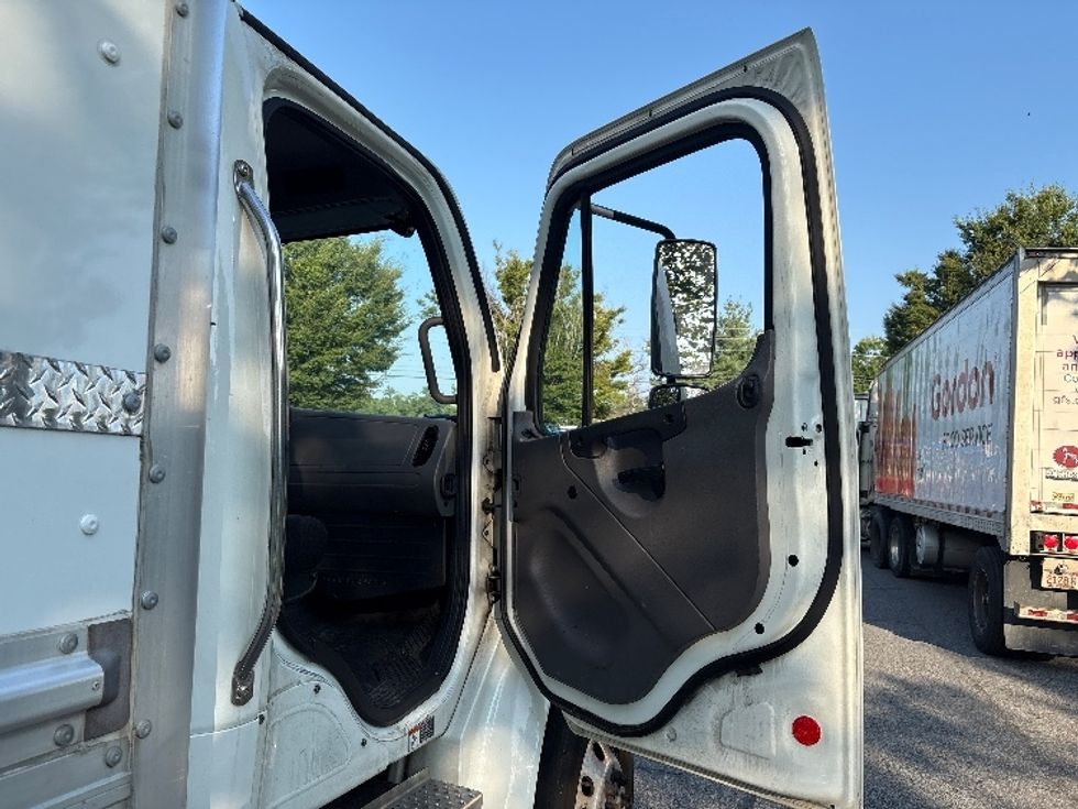 Medium Duty Box Truck-Light and Medium Duty Trucks-Freightliner-2022-M2-Montgomery-NY-177,338\n\t\tmiles-$ 48,000 - Image 20