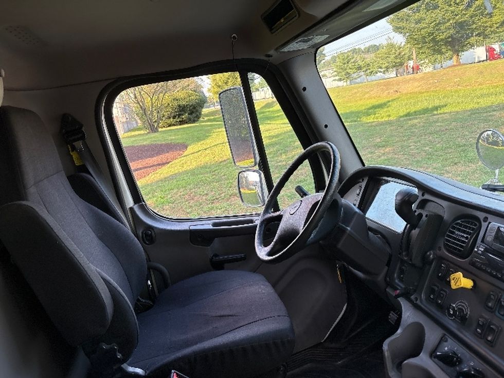 Medium Duty Box Truck-Light and Medium Duty Trucks-Freightliner-2022-M2-Montgomery-NY-177,338\n\t\tmiles-$ 48,000 - Image 22