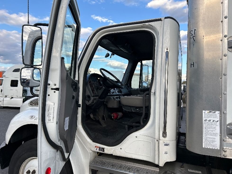 Medium Duty Box Truck-Light and Medium Duty Trucks-Freightliner-2022-M2-Montgomery-NY-190,102\n\t\tmiles-$ 46,500 - Image 16