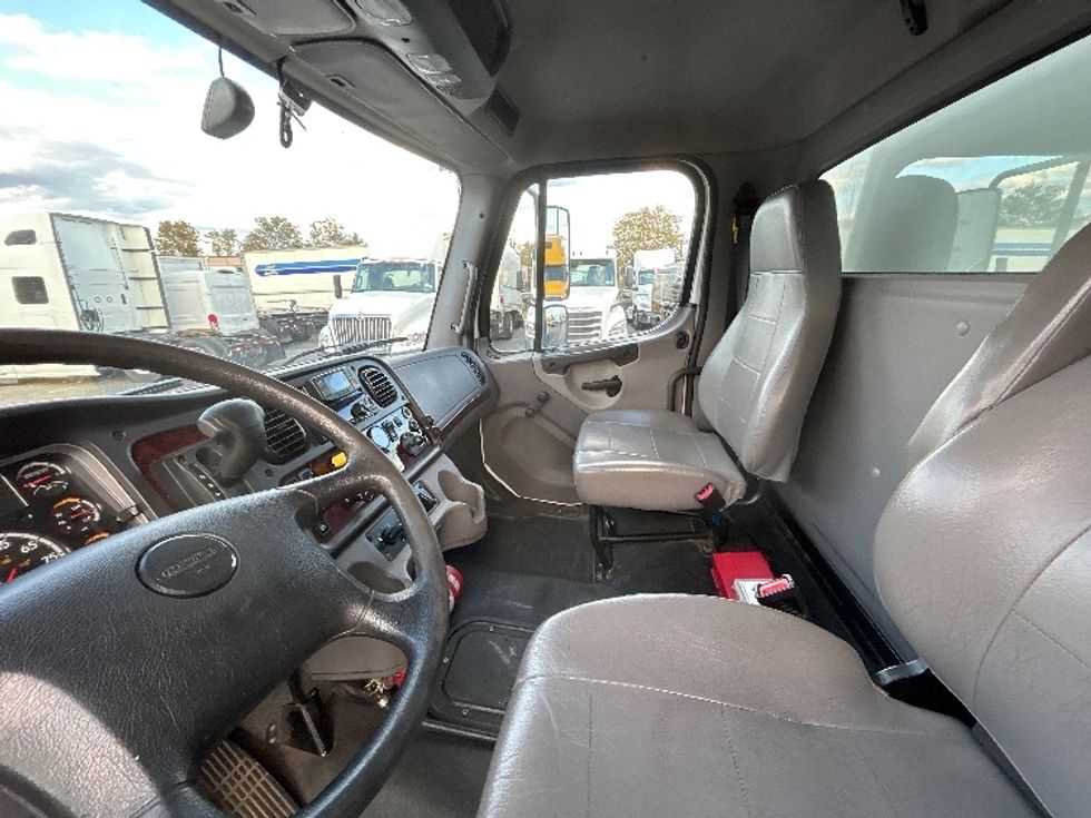 Medium Duty Box Truck-Light and Medium Duty Trucks-Freightliner-2022-M2-Montgomery-NY-190,102\n\t\tmiles-$ 46,500 - Image 19