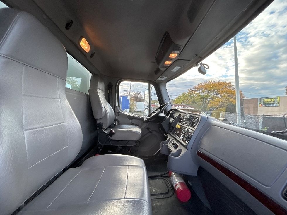 Medium Duty Box Truck-Light and Medium Duty Trucks-Freightliner-2022-M2-Montgomery-NY-190,102\n\t\tmiles-$ 46,500 - Image 22