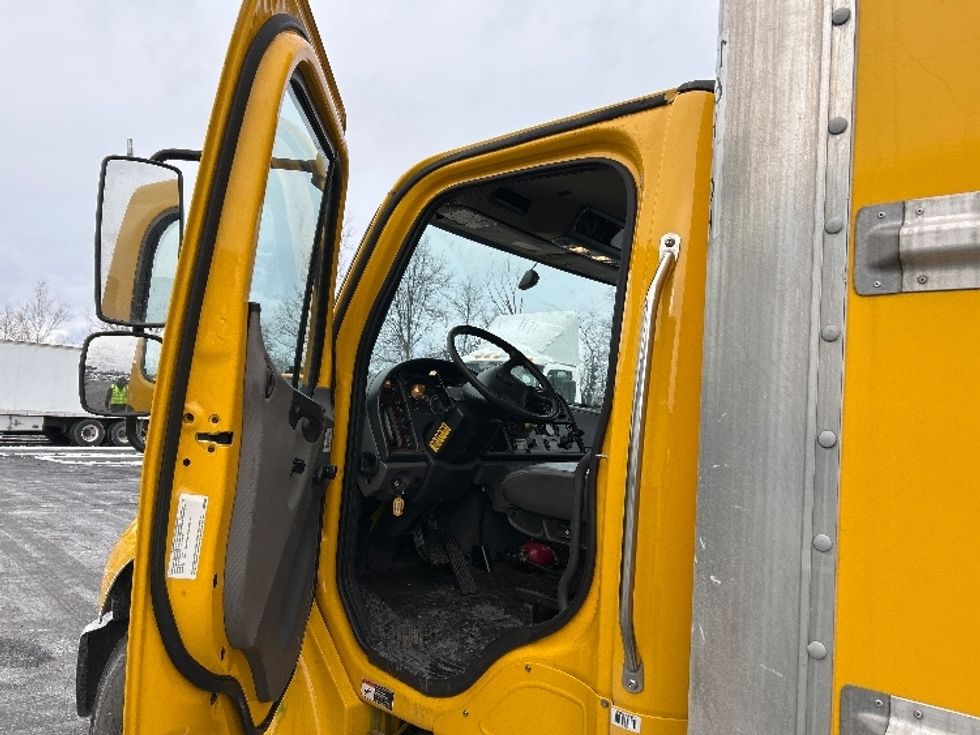 Medium Duty Box Truck-Light and Medium Duty Trucks-Freightliner-2022-M2-Montgomery-NY-209,451\n\t\tmiles-$ 49,250 - Image 16