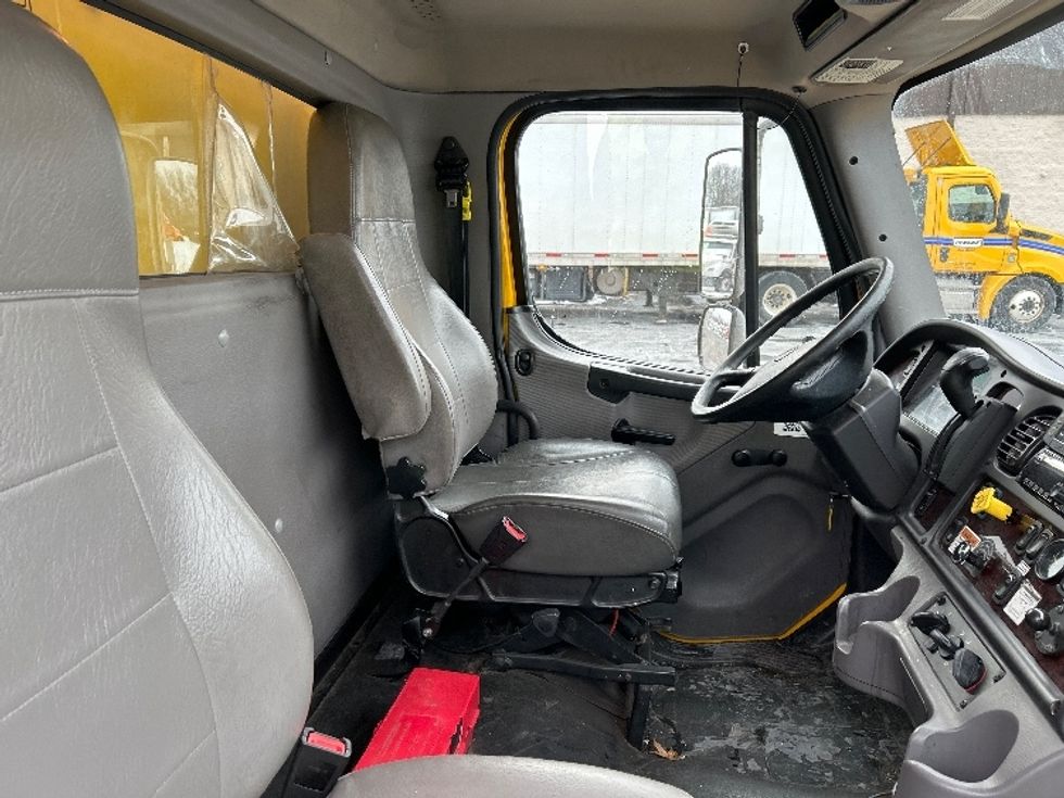 Medium Duty Box Truck-Light and Medium Duty Trucks-Freightliner-2022-M2-Montgomery-NY-209,451\n\t\tmiles-$ 49,250 - Image 22