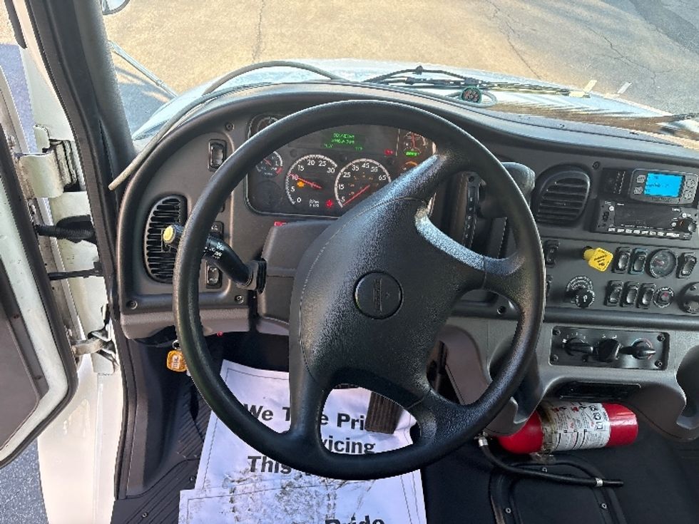 Medium Duty Box Truck-Light and Medium Duty Trucks-Freightliner-2022-M2-Montgomery-NY-284,668\n\t\tmiles-$ 34,250 - Image 18