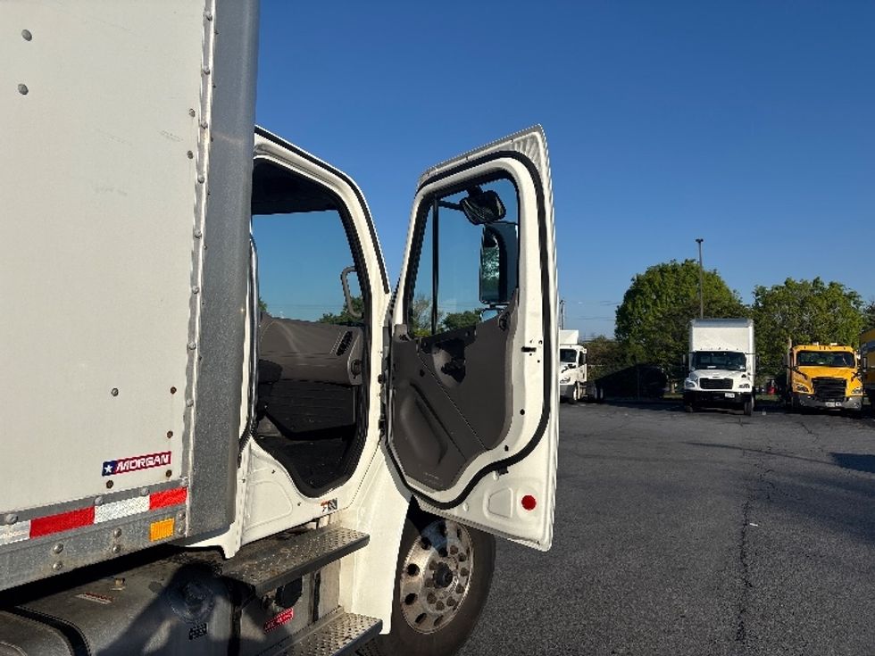 Medium Duty Box Truck-Light and Medium Duty Trucks-Freightliner-2022-M2-Montgomery-NY-284,668\n\t\tmiles-$ 34,250 - Image 20