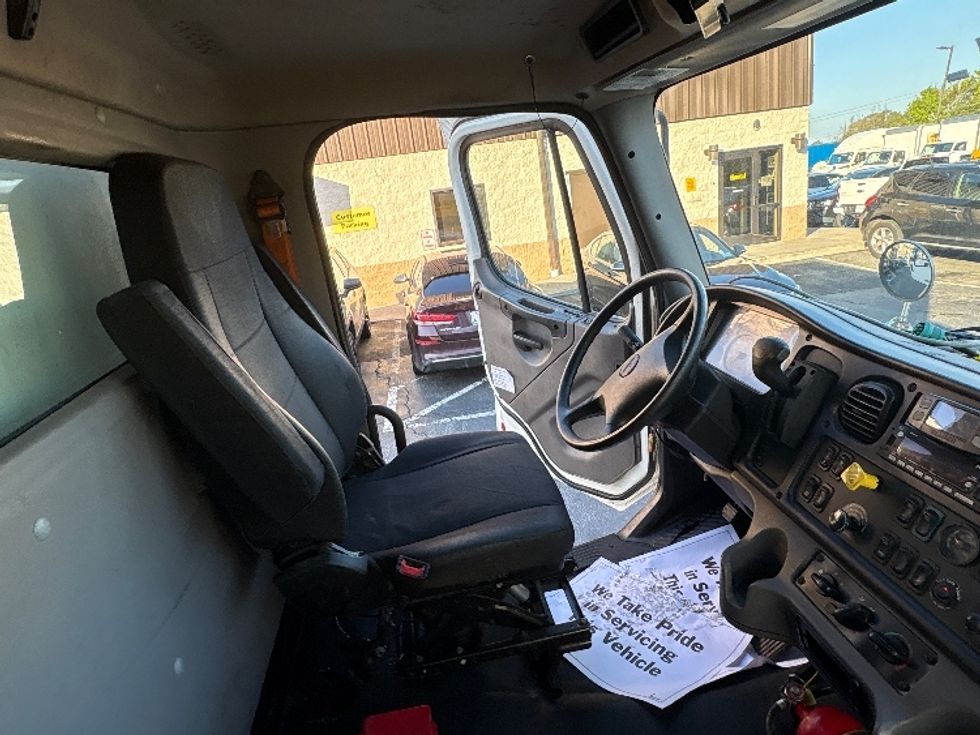 Medium Duty Box Truck-Light and Medium Duty Trucks-Freightliner-2022-M2-Montgomery-NY-284,668\n\t\tmiles-$ 34,250 - Image 22