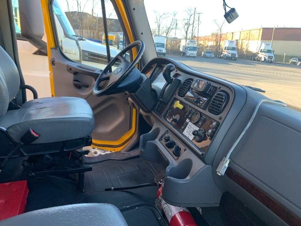 Medium Duty Box Truck-Light and Medium Duty Trucks-Freightliner-2022-M2-Nashville (Mount Juliet)-TN-123,237\n\t\tmiles-$ 77,500 - Image 22