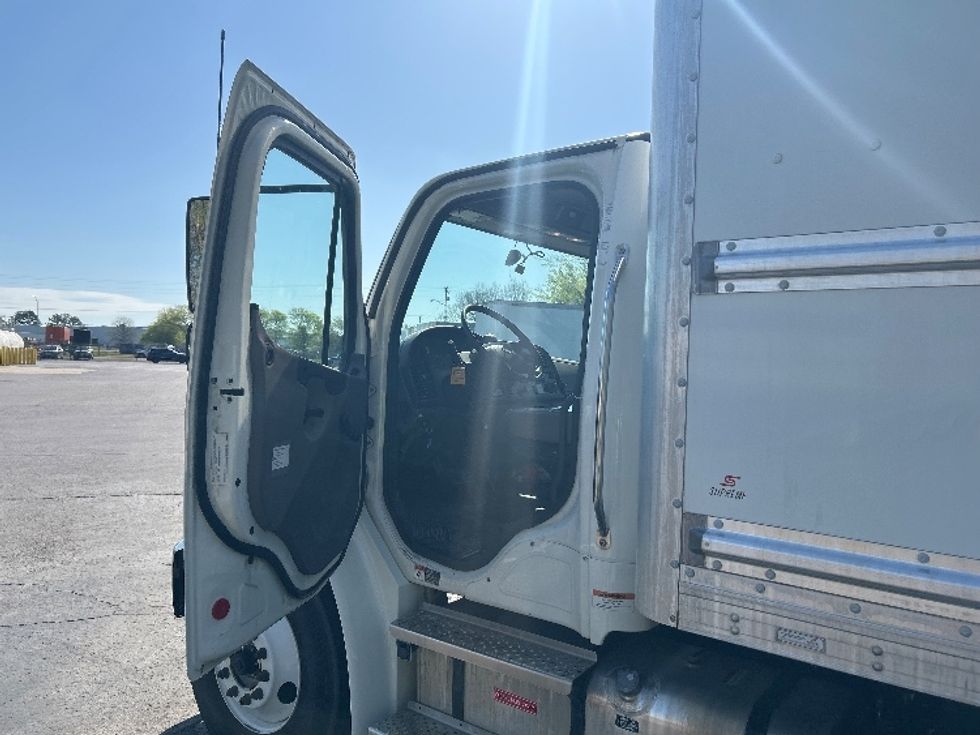 Medium Duty Box Truck-Light and Medium Duty Trucks-Freightliner-2022-M2-Nashville (Mount Juliet)-TN-74,925\n\t\tmiles-$ 87,000 - Image 16