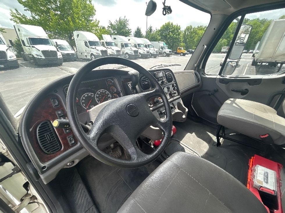 Medium Duty Box Truck-Light and Medium Duty Trucks-Freightliner-2022-M2-Nashville (Mount Juliet)-TN-95,320\n\t\tmiles-$ 78,750 - Image 17