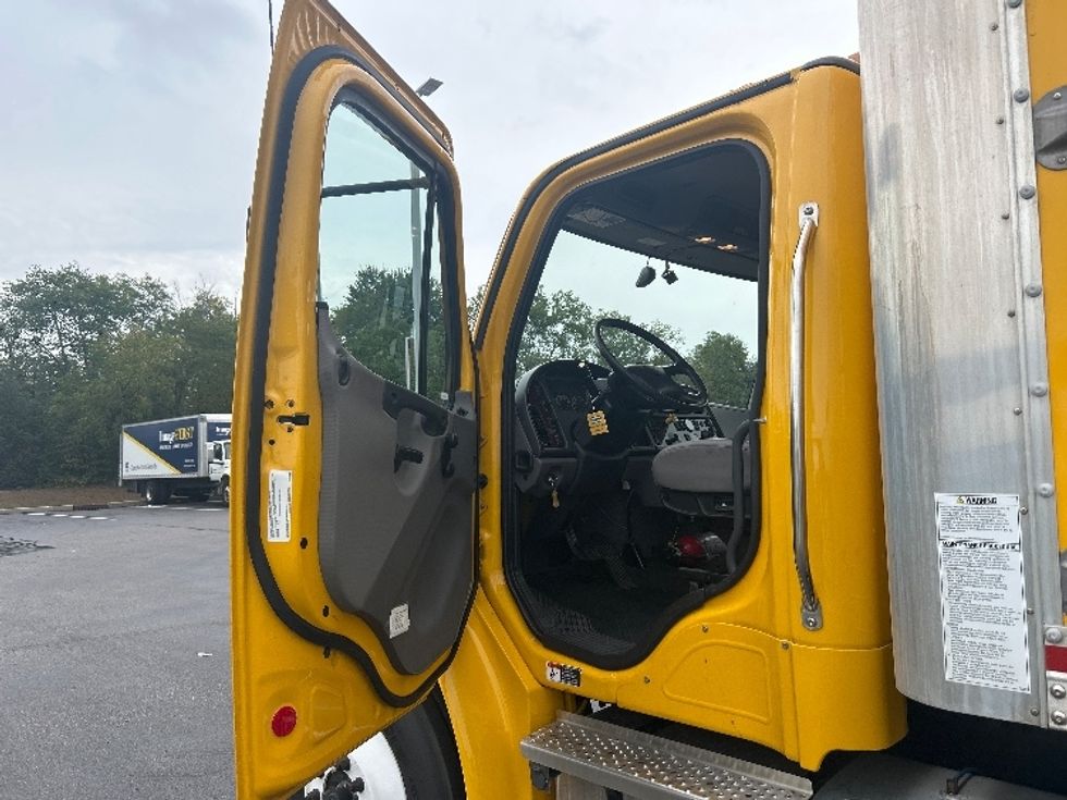 Medium Duty Box Truck-Light and Medium Duty Trucks-Freightliner-2022-M2-New Castle-DE-151,062\n\t\tmiles-$ 55,250 - Image 16