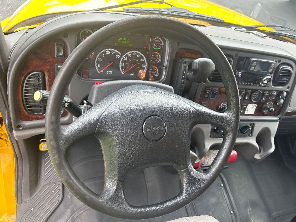 Medium Duty Box Truck-Light and Medium Duty Trucks-Freightliner-2022-M2-New Castle-DE-151,062\n\t\tmiles-$ 55,250 - Image 18