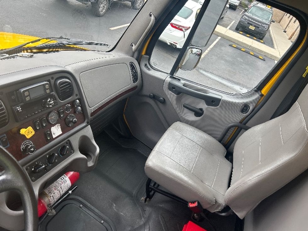 Medium Duty Box Truck-Light and Medium Duty Trucks-Freightliner-2022-M2-New Castle-DE-151,062\n\t\tmiles-$ 55,250 - Image 19