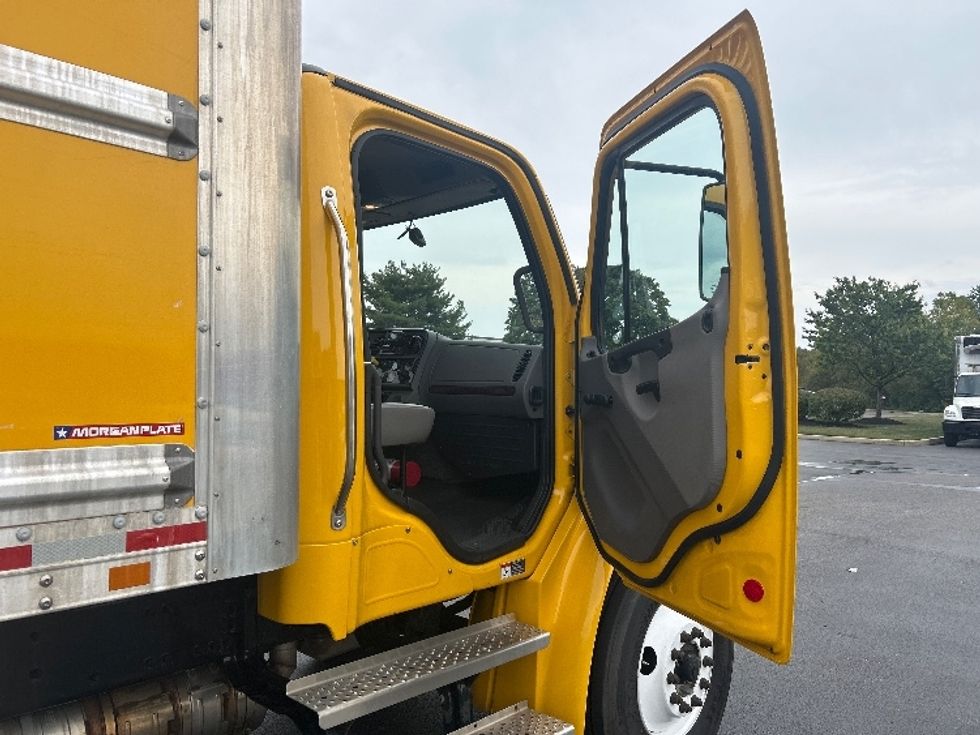 Medium Duty Box Truck-Light and Medium Duty Trucks-Freightliner-2022-M2-New Castle-DE-151,062\n\t\tmiles-$ 55,250 - Image 20