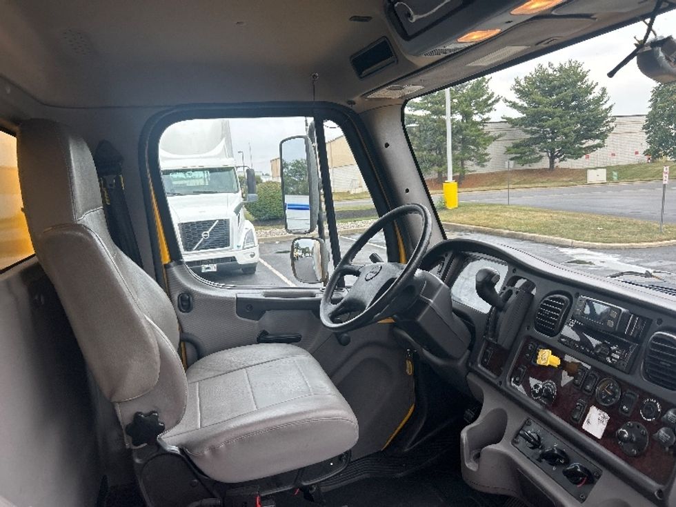 Medium Duty Box Truck-Light and Medium Duty Trucks-Freightliner-2022-M2-New Castle-DE-151,062\n\t\tmiles-$ 55,250 - Image 22