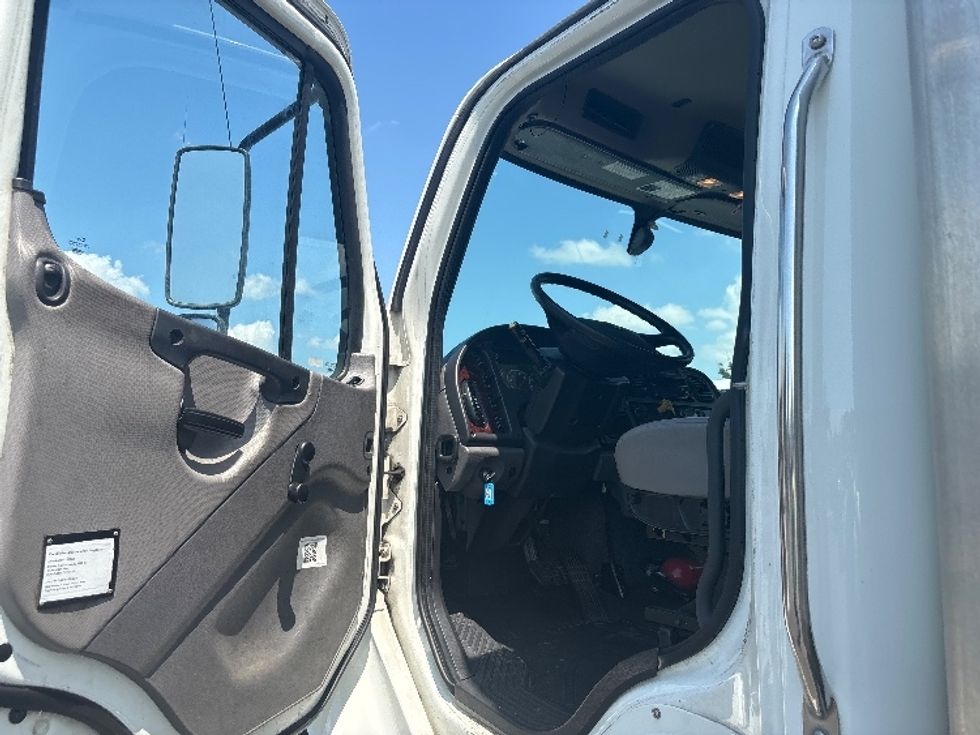Medium Duty Box Truck-Light and Medium Duty Trucks-Freightliner-2022-M2-New Castle-DE-202,250\n\t\tmiles-$ 62,750 - Image 16