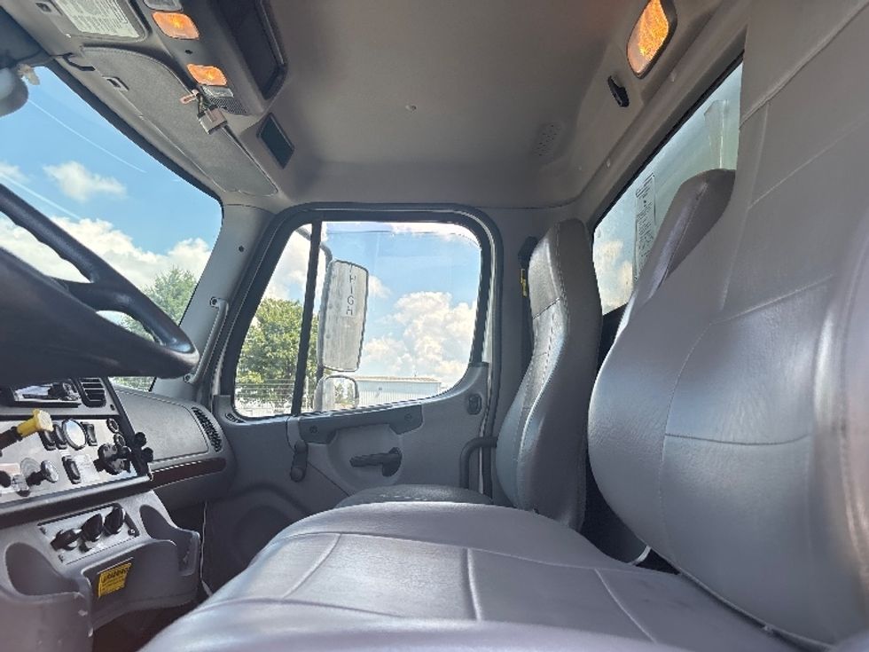 Medium Duty Box Truck-Light and Medium Duty Trucks-Freightliner-2022-M2-New Castle-DE-202,250\n\t\tmiles-$ 62,750 - Image 19