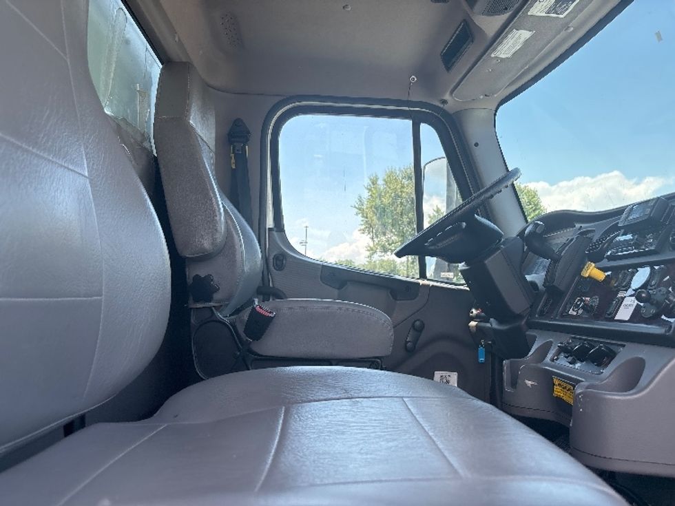 Medium Duty Box Truck-Light and Medium Duty Trucks-Freightliner-2022-M2-New Castle-DE-202,250\n\t\tmiles-$ 62,750 - Image 22