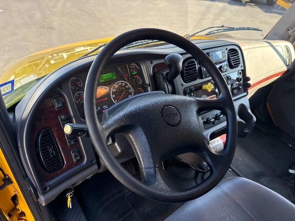 Medium Duty Box Truck-Light and Medium Duty Trucks-Freightliner-2022-M2-Norcross-GA-123,731\n\t\tmiles-$ 77,250 - Image 17