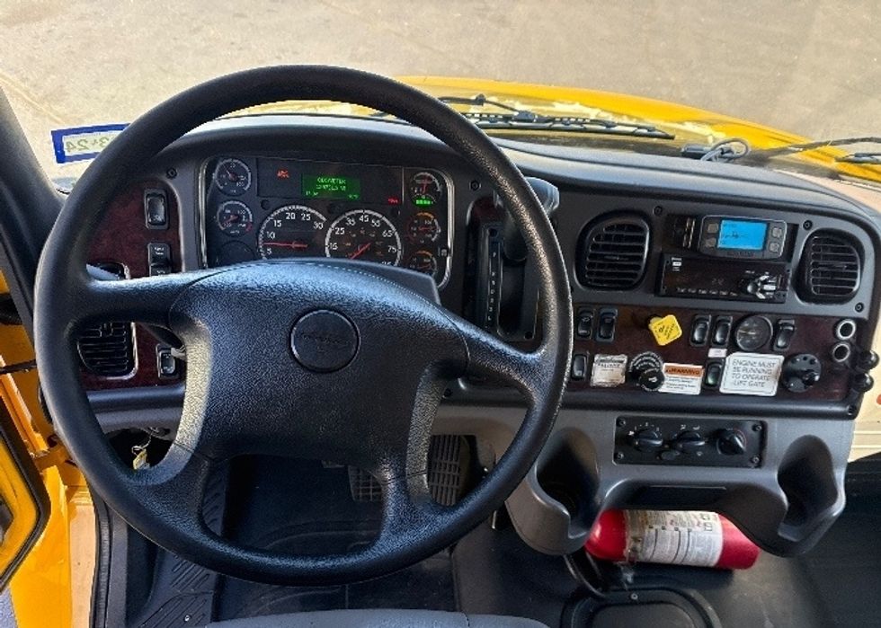 Medium Duty Box Truck-Light and Medium Duty Trucks-Freightliner-2022-M2-Norcross-GA-123,731\n\t\tmiles-$ 77,250 - Image 18