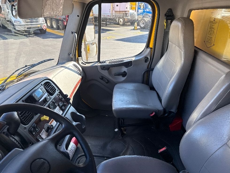 Medium Duty Box Truck-Light and Medium Duty Trucks-Freightliner-2022-M2-Norcross-GA-123,731\n\t\tmiles-$ 77,250 - Image 19