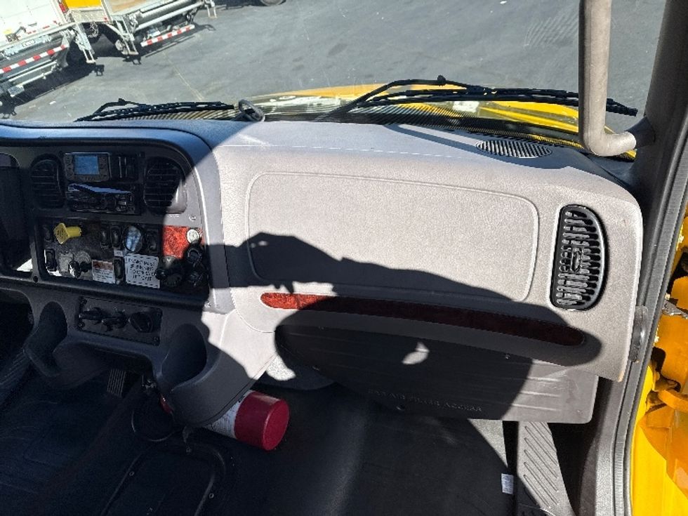 Medium Duty Box Truck-Light and Medium Duty Trucks-Freightliner-2022-M2-Norcross-GA-123,731\n\t\tmiles-$ 77,250 - Image 21