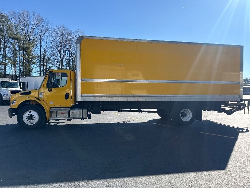 Medium Duty Box Truck-Light and Medium Duty Trucks-Freightliner-2022-M2-Norcross-GA-123,731\n\t\tmiles-$ 77,250 - Image 4