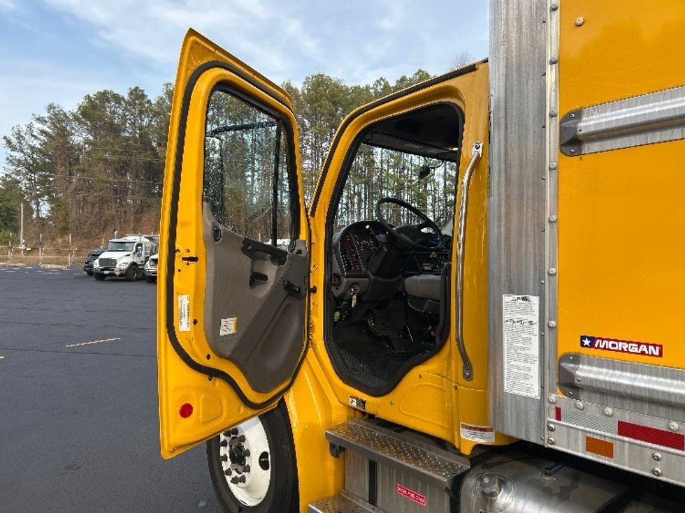 Medium Duty Box Truck-Light and Medium Duty Trucks-Freightliner-2022-M2-Norcross-GA-135,004\n\t\tmiles-$ 75,250 - Image 16