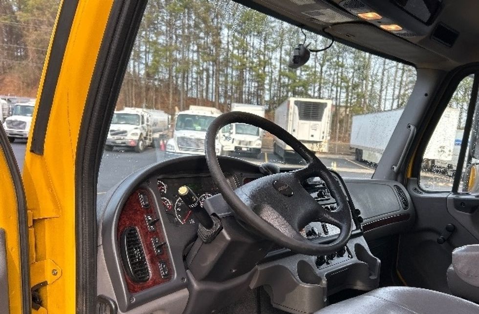 Medium Duty Box Truck-Light and Medium Duty Trucks-Freightliner-2022-M2-Norcross-GA-135,004\n\t\tmiles-$ 75,250 - Image 17