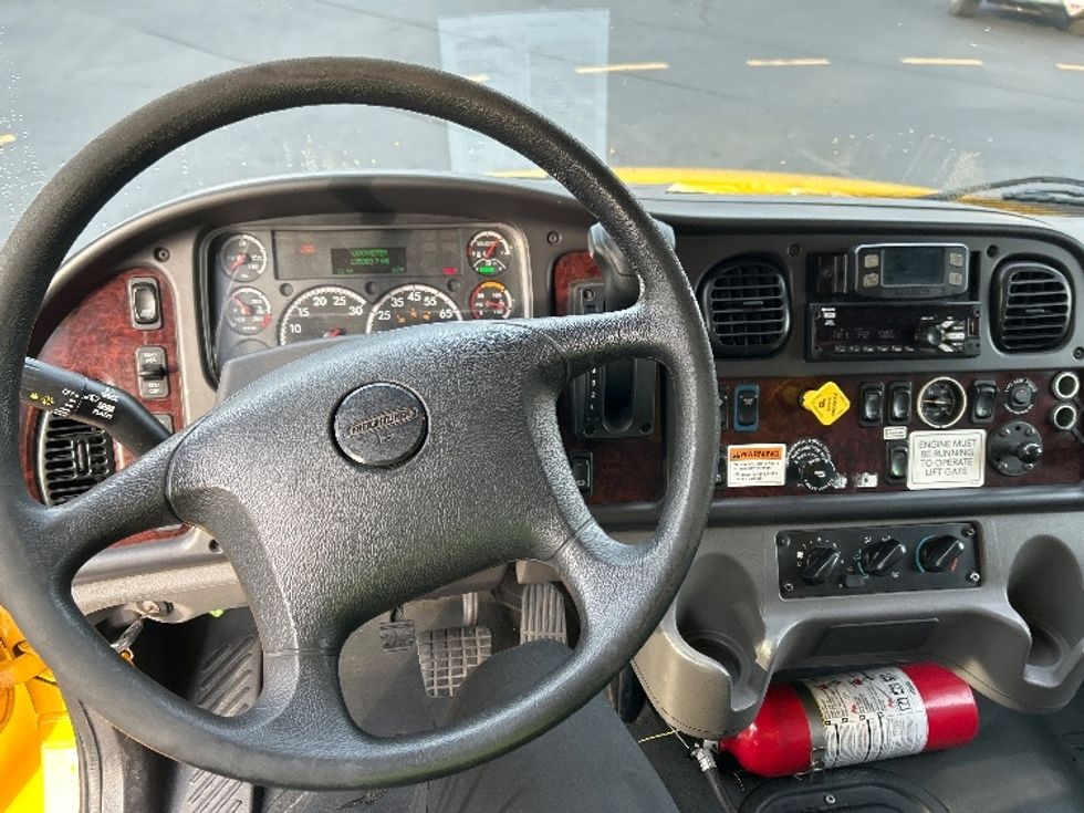 Medium Duty Box Truck-Light and Medium Duty Trucks-Freightliner-2022-M2-Norcross-GA-135,004\n\t\tmiles-$ 75,250 - Image 18