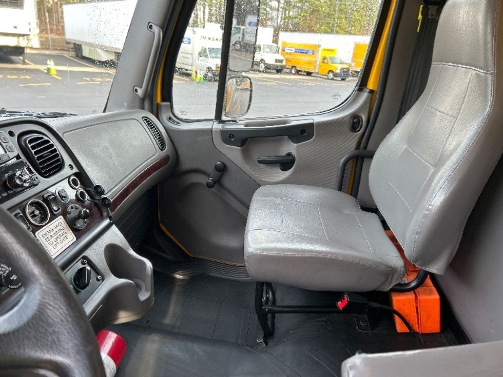 Medium Duty Box Truck-Light and Medium Duty Trucks-Freightliner-2022-M2-Norcross-GA-135,004\n\t\tmiles-$ 75,250 - Image 19