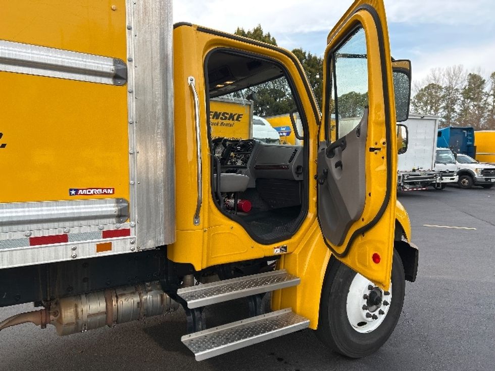 Medium Duty Box Truck-Light and Medium Duty Trucks-Freightliner-2022-M2-Norcross-GA-135,004\n\t\tmiles-$ 75,250 - Image 20