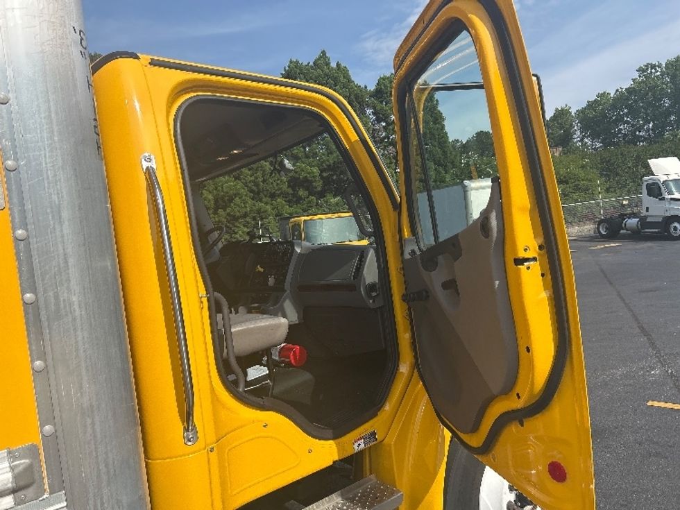 Medium Duty Box Truck-Light and Medium Duty Trucks-Freightliner-2022-M2-Norcross-GA-259,680\n\t\tmiles-$ 45,750 - Image 20