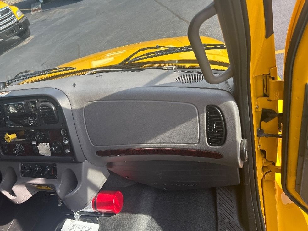 Medium Duty Box Truck-Light and Medium Duty Trucks-Freightliner-2022-M2-Norcross-GA-259,680\n\t\tmiles-$ 45,750 - Image 21