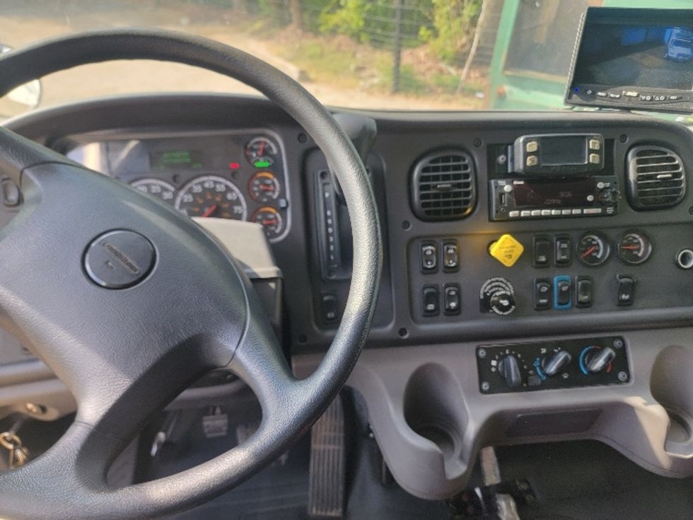 Medium Duty Box Truck-Light and Medium Duty Trucks-Freightliner-2022-M2-Norcross-GA-337,090\n\t\tmiles-$ 32,250 - Image 17