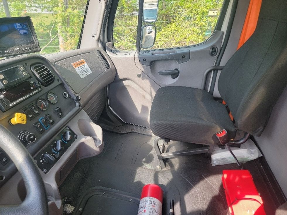 Medium Duty Box Truck-Light and Medium Duty Trucks-Freightliner-2022-M2-Norcross-GA-337,090\n\t\tmiles-$ 32,250 - Image 18