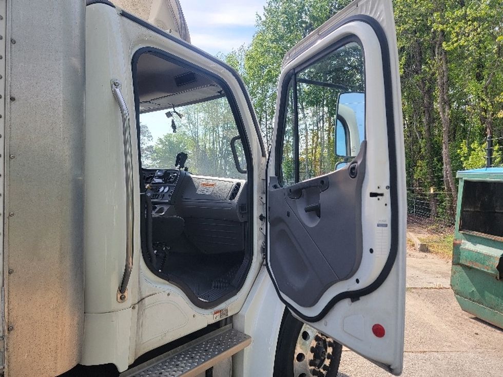 Medium Duty Box Truck-Light and Medium Duty Trucks-Freightliner-2022-M2-Norcross-GA-337,090\n\t\tmiles-$ 32,250 - Image 19