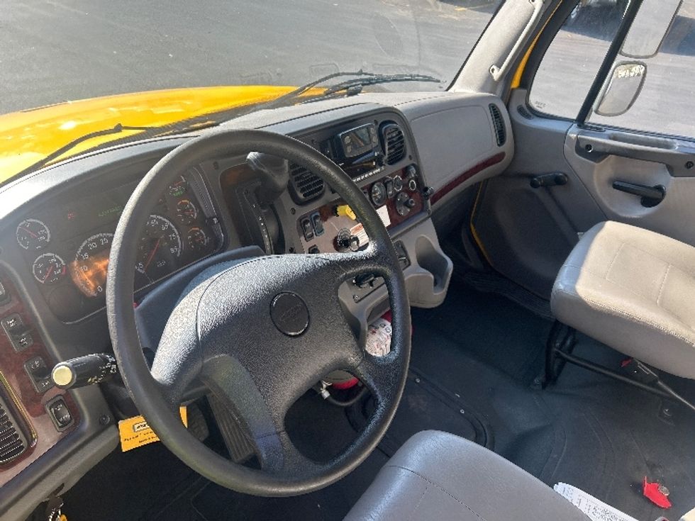 Medium Duty Box Truck-Light and Medium Duty Trucks-Freightliner-2022-M2-Norcross-GA-95,133\n\t\tmiles-$ 83,500 - Image 17