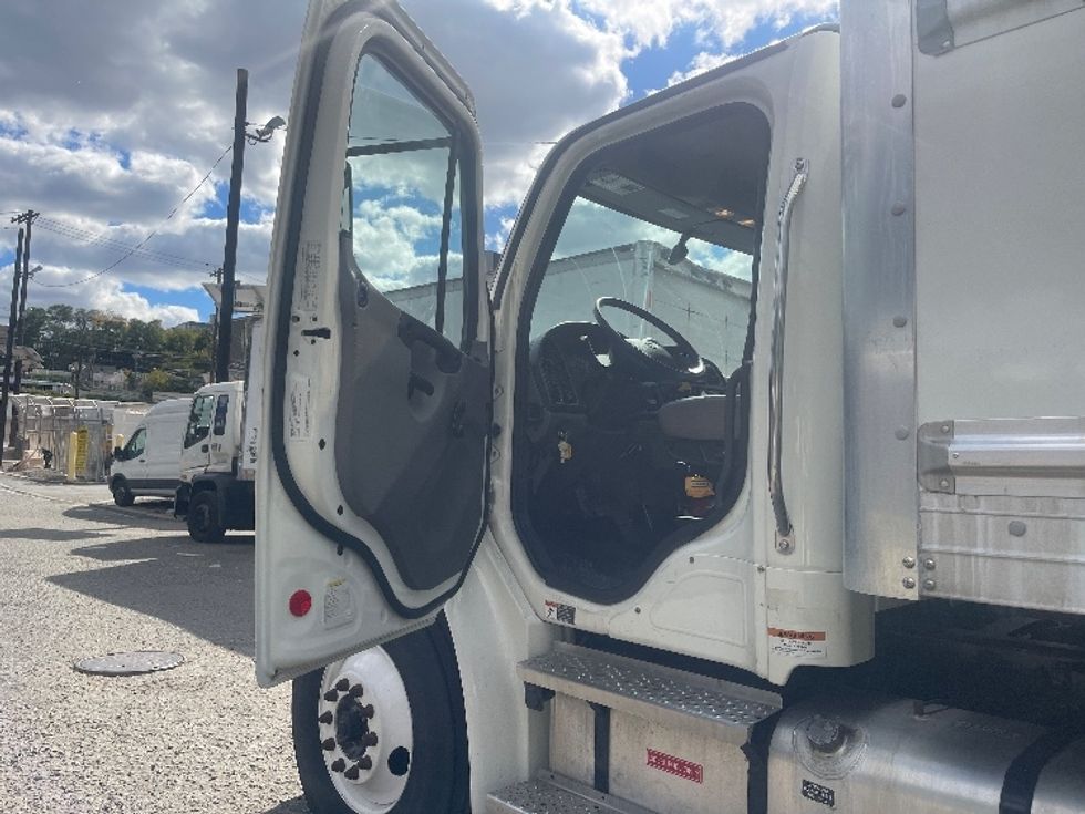 Medium Duty Box Truck-Light and Medium Duty Trucks-Freightliner-2022-M2-North Bergen-NJ-151,150\n\t\tmiles-$ 56,000 - Image 16