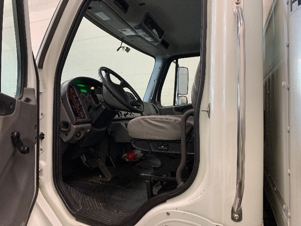 Medium Duty Box Truck-Light and Medium Duty Trucks-Freightliner-2022-M2-Norton-MA-164,747\n\t\tmiles-$ 51,000 - Image 16