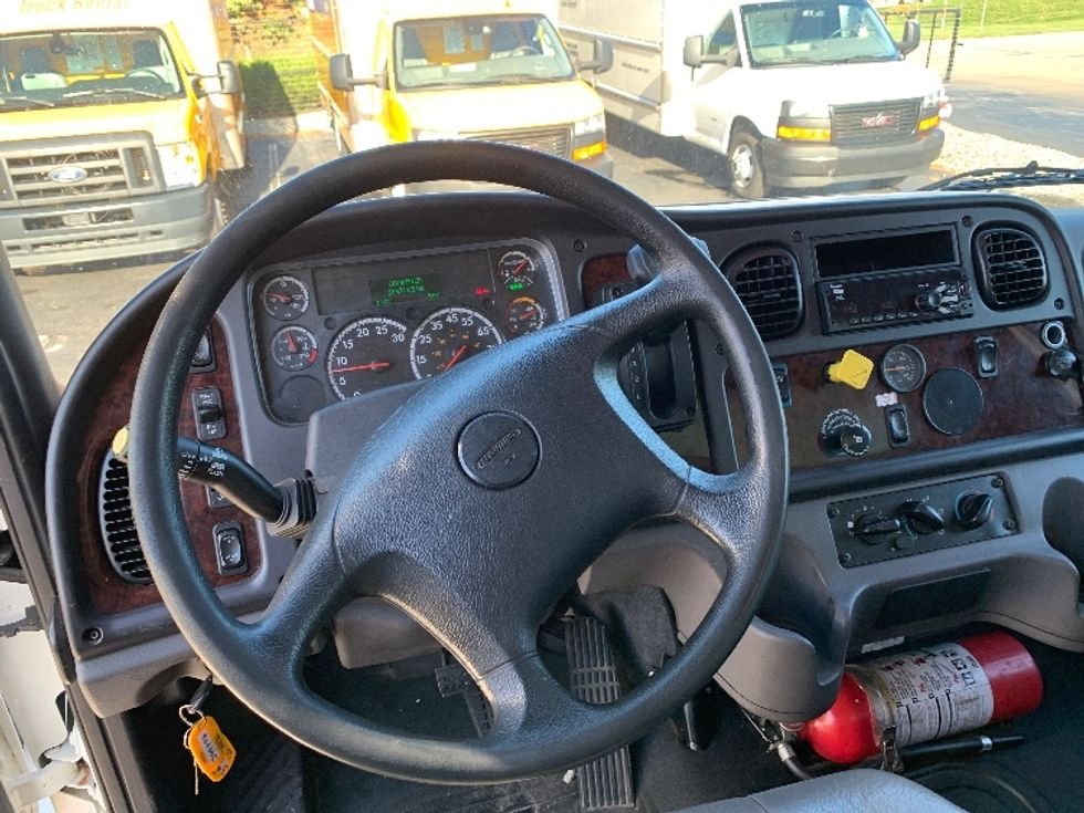 Medium Duty Box Truck-Light and Medium Duty Trucks-Freightliner-2022-M2-Norton-MA-164,747\n\t\tmiles-$ 51,000 - Image 18