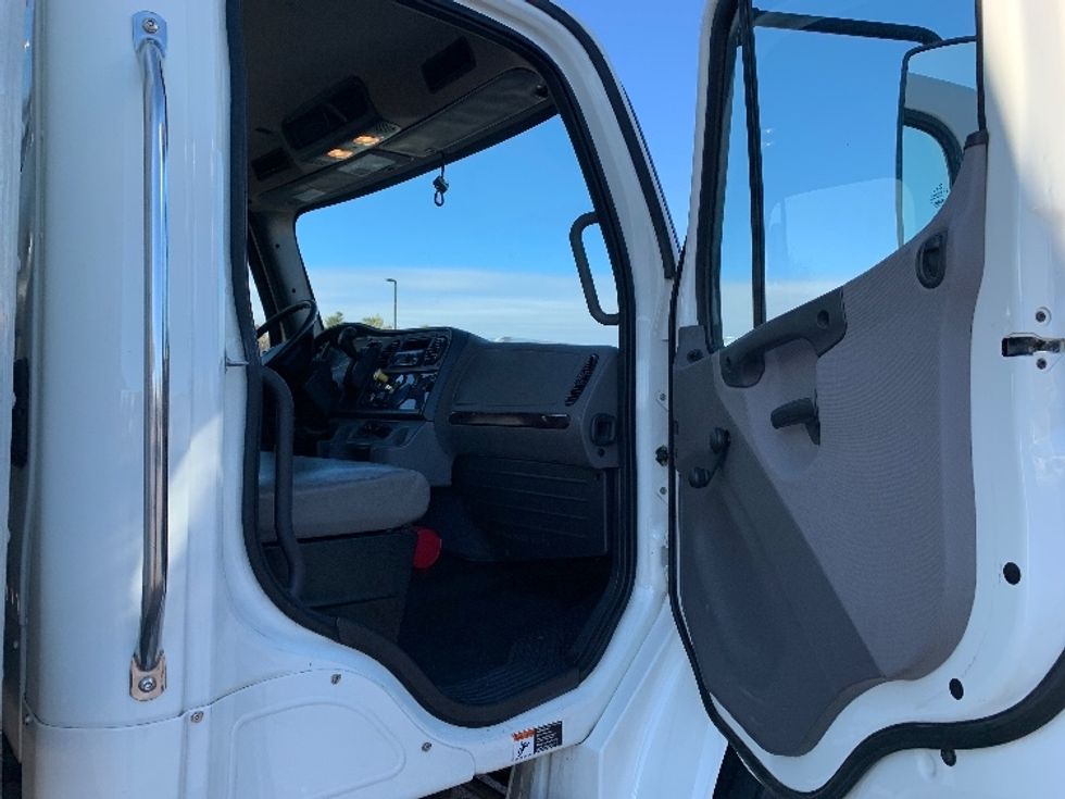 Medium Duty Box Truck-Light and Medium Duty Trucks-Freightliner-2022-M2-Norton-MA-164,747\n\t\tmiles-$ 51,000 - Image 20