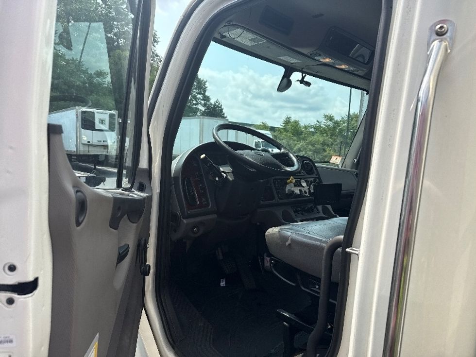 Medium Duty Box Truck-Light and Medium Duty Trucks-Freightliner-2022-M2-Norton-MA-189,953\n\t\tmiles-$ 62,500 - Image 15