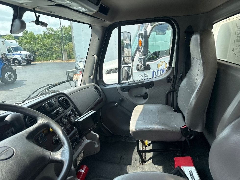 Medium Duty Box Truck-Light and Medium Duty Trucks-Freightliner-2022-M2-Norton-MA-189,953\n\t\tmiles-$ 62,500 - Image 18