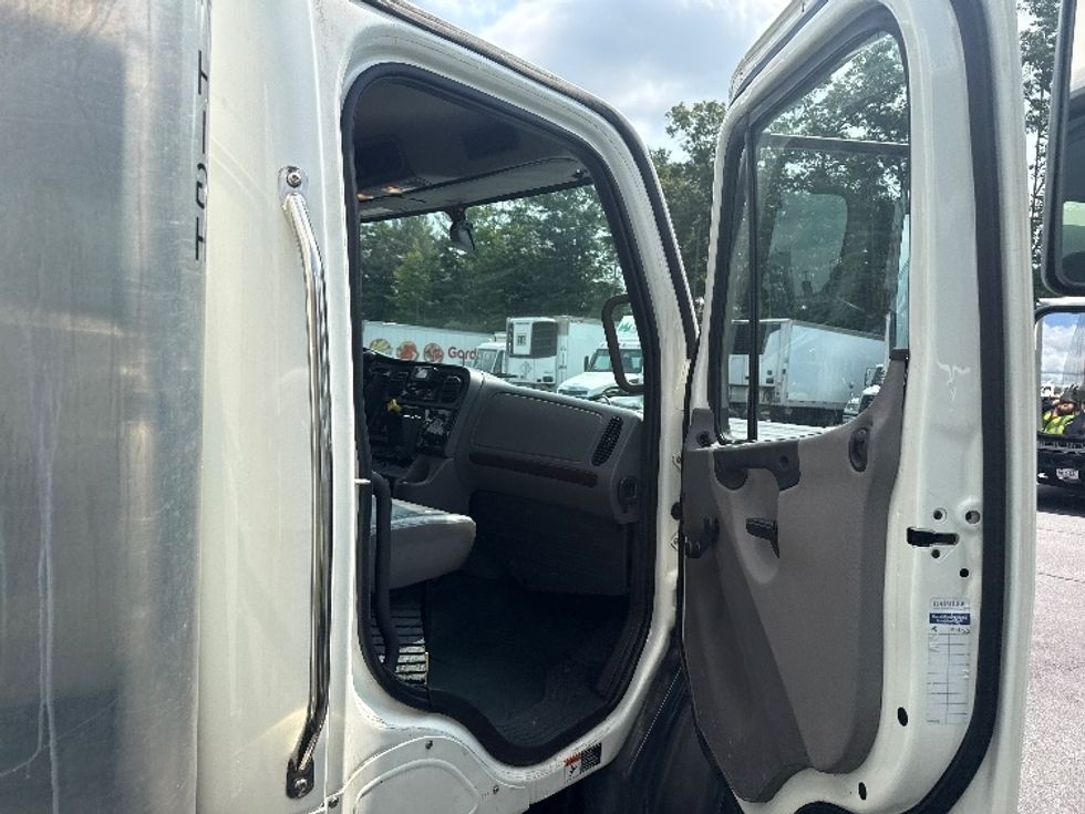 Medium Duty Box Truck-Light and Medium Duty Trucks-Freightliner-2022-M2-Norton-MA-189,953\n\t\tmiles-$ 62,500 - Image 19